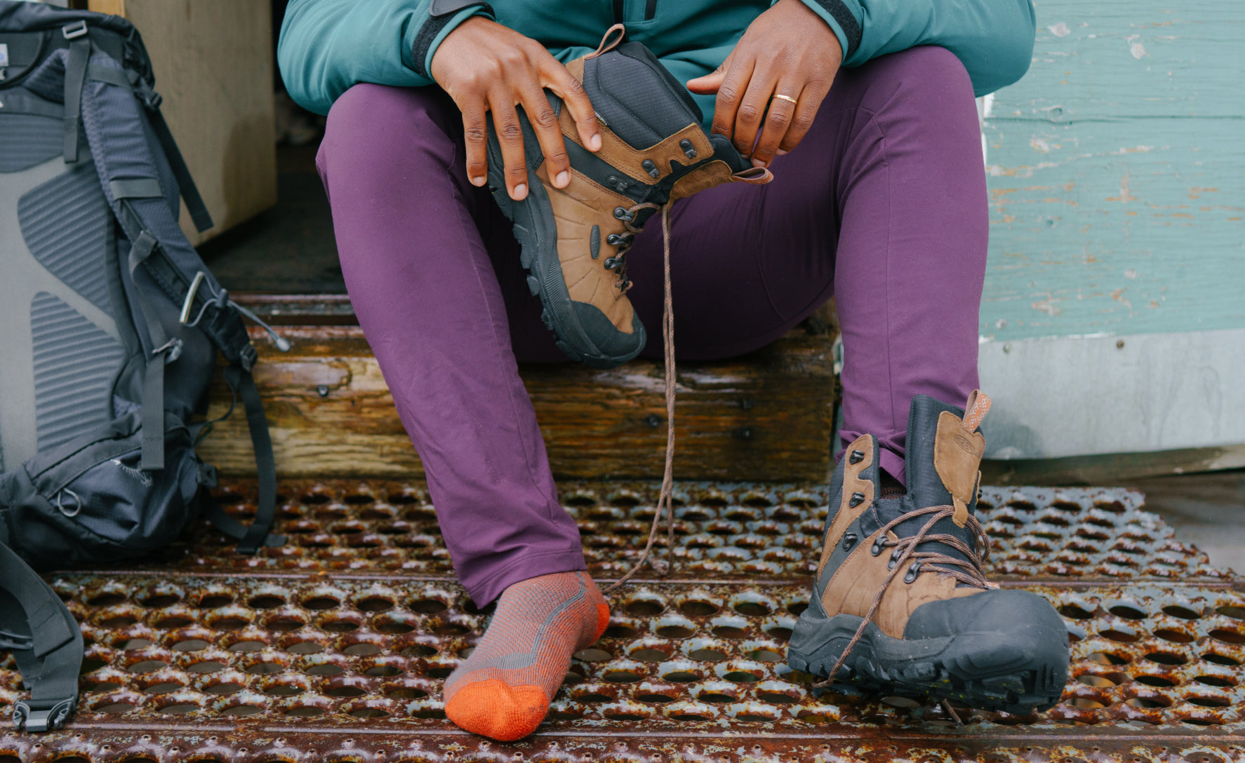 Men's Revel IV Polar Waterproof Boot Bison/Orange Pepper / Keen / Men's
